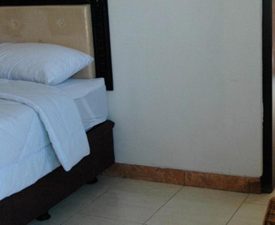 Hotel Sinar Tambolaka Waingapu Szoba fotó