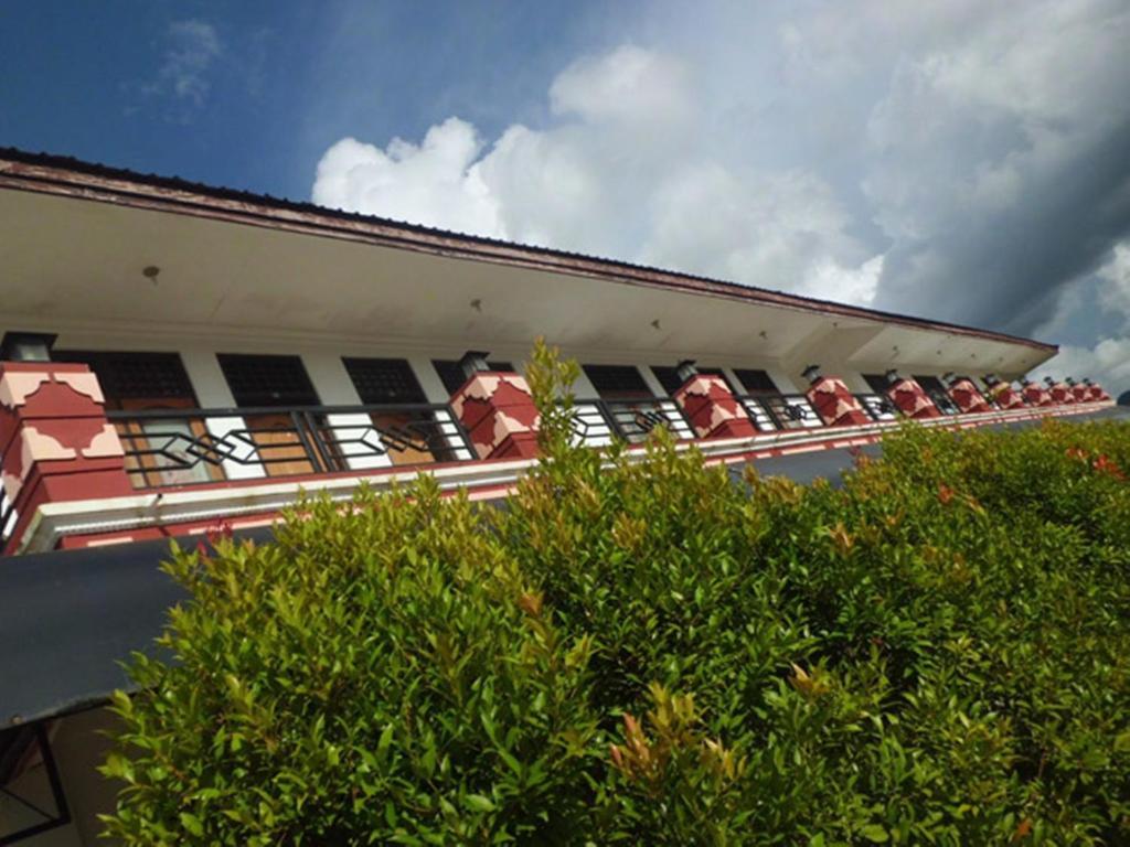 Hotel Sinar Tambolaka Waingapu Kültér fotó